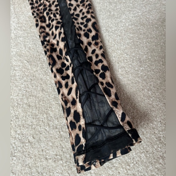 Victoria’s Secret incredible essential legging leopard print medium - Picture 4 of 8
